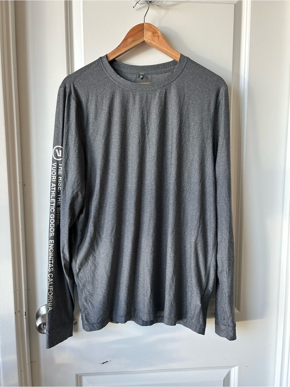 Vuori Performance Long Sleeve Sz L